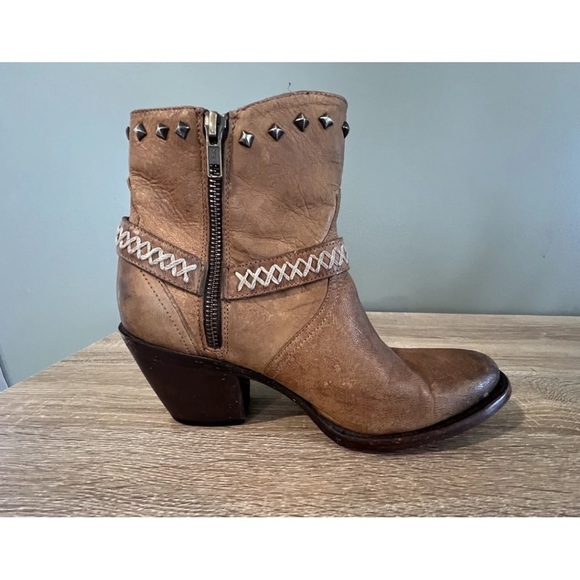 Lucchese M6048 Studded Harness Ankle Booties Tan Leather 7.5 B - Picture 4 of 9